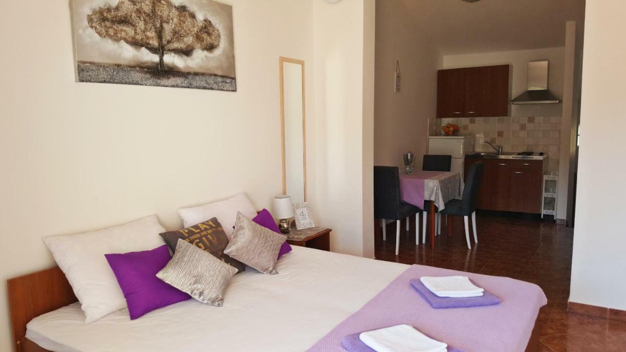Apartments Antunovic Рогозниця Екстер'єр фото