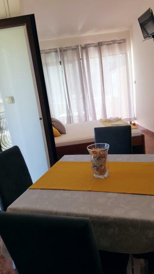 Apartments Antunovic Рогозниця Екстер'єр фото