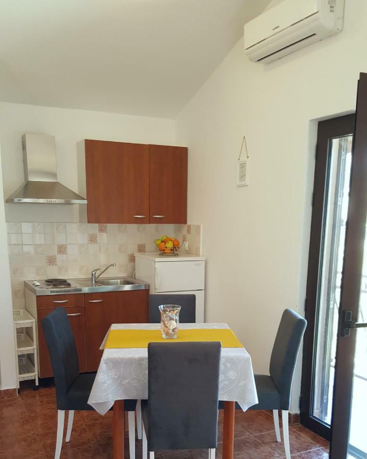 Apartments Antunovic Рогозниця Екстер'єр фото