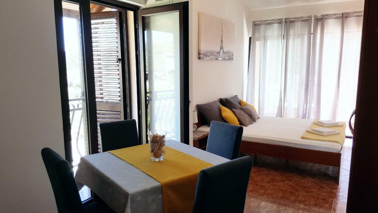 Apartments Antunovic Рогозниця Екстер'єр фото